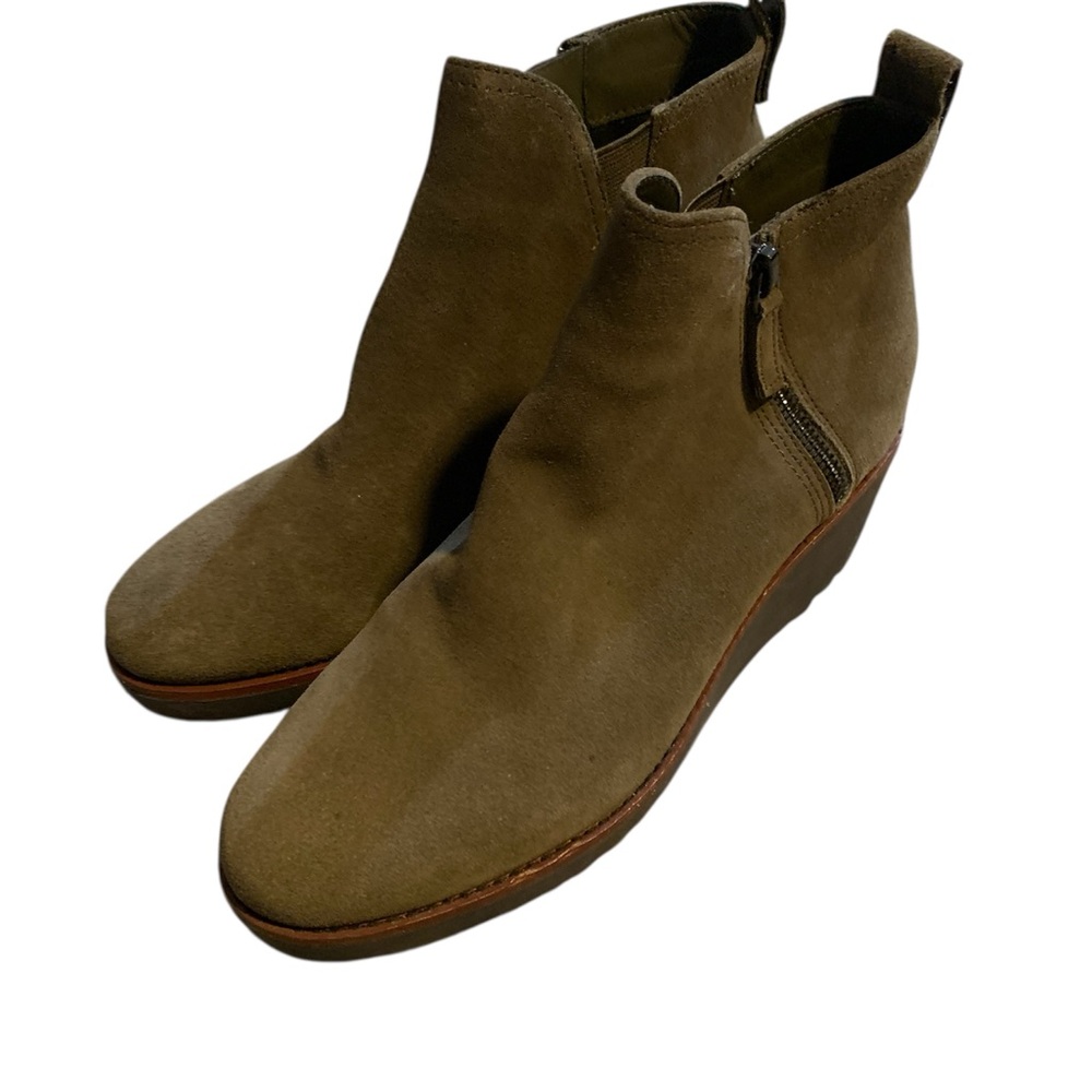 Woman’s army green Suede Ankle Boots size 9